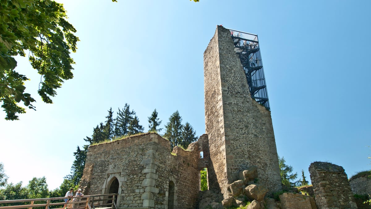 Vyhlídková věž na hradě Orlík u Humpolce